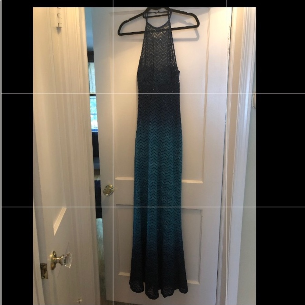 Elegant mermaid dress with fading blue colors.